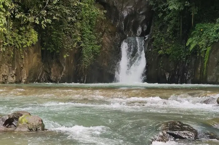 White Sampuren Waterfall